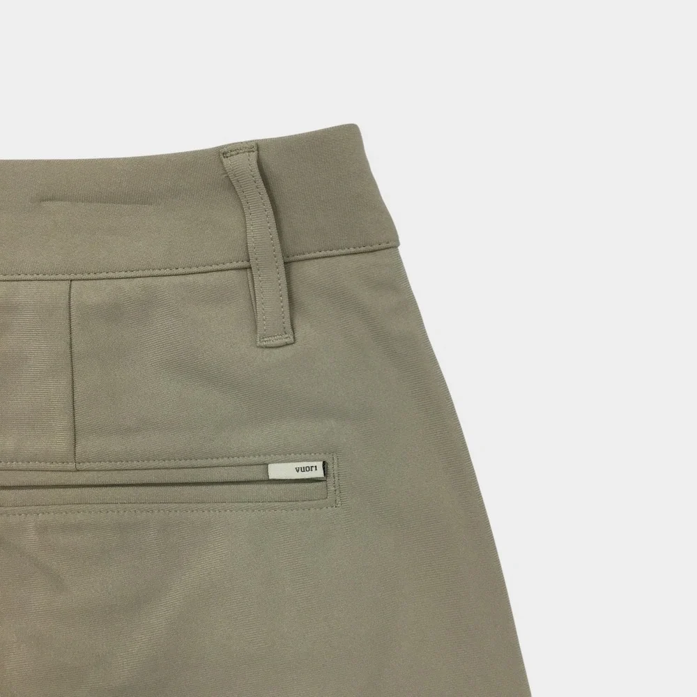 Vuori Meta Pants Mens 31 Khaki Tan Technical Performance Tapered Chino Trouser